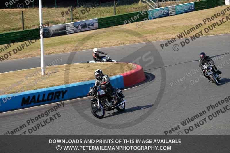 Vintage motorcycle club;eventdigitalimages;mallory park;mallory park trackday photographs;no limits trackdays;peter wileman photography;trackday digital images;trackday photos;vmcc festival 1000 bikes photographs